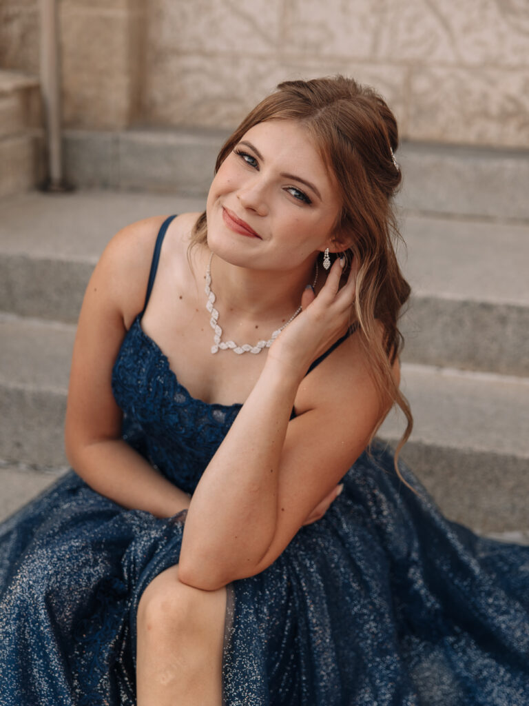 Graduation portrait in Southern Manitoba by Manitoba photographer Lianne T Photography